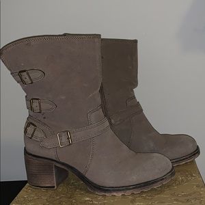 Brown Boots with Zipper